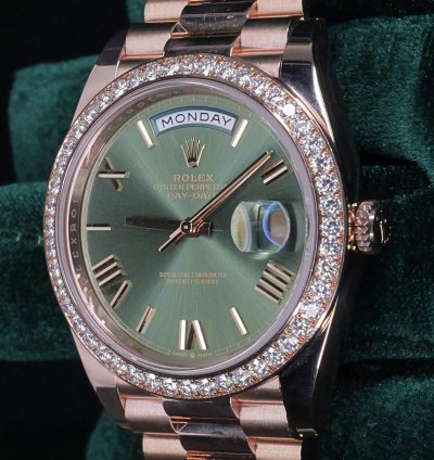 Rolex Day-date 40 Mint Complete Set Day-date 40 Green Dial Rose Gold Diamond Bezel 228345rbr