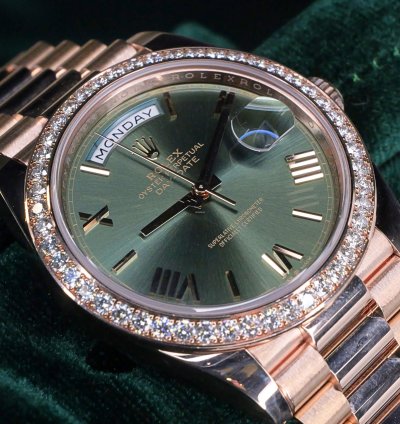 Rolex Day-date 40 Mint Complete Set Day-date 40 Green Dial Rose Gold Diamond Bezel 228345rbr