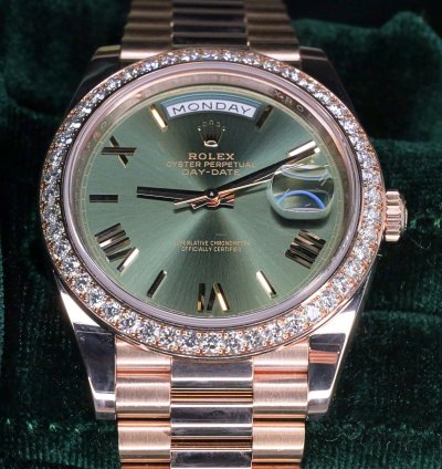 Rolex Day-date 40 Mint Complete Set Day-date 40 Green Dial Rose Gold Diamond Bezel 228345rbr