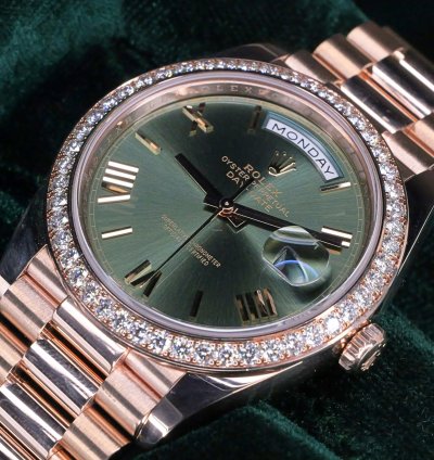 Rolex Day-date 40 Mint Complete Set Day-date 40 Green Dial Rose Gold Diamond Bezel 228345rbr