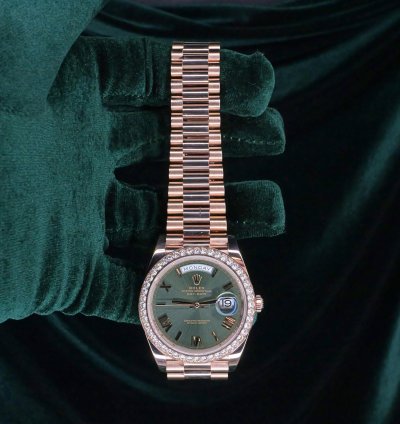 Rolex Day-date 40 Mint Complete Set Day-date 40 Green Dial Rose Gold Diamond Bezel 228345rbr