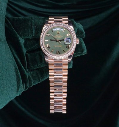 Rolex Day-date 40 Mint Complete Set Day-date 40 Green Dial Rose Gold Diamond Bezel 228345rbr