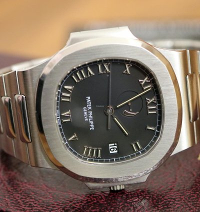 Patek Philippe Nautilus Charge Reserve - Black Roman Dial - Full Set - 3710 Year 2001