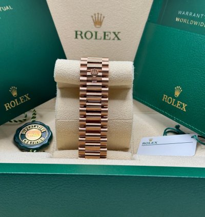 Rolex Day-date 40 New 2022 Sundust Pink Diamond Baguette Dial Diamond Bezel Rose Gold President