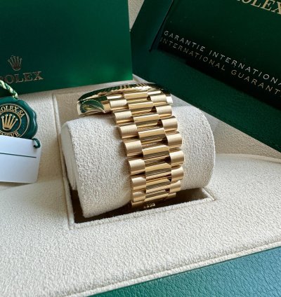 Rolex Day-date 40 New 2023 Champagne Gold Roman Dial President Bracelet Yellow Gold Fluted Bezel