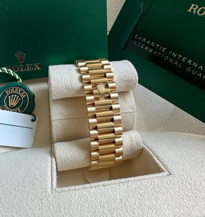Rolex Day-date 40 New 2023 Champagne Gold Roman Dial President Bracelet Yellow Gold Fluted Bezel