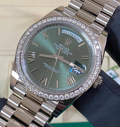 Rolex Day-date 40 New 2023 Day-date 40 President White Gold Olive Green Dial Factory Diamond Bezel 228349rbr