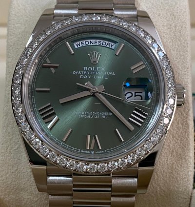 Rolex Day-date 40 New 2023 Day-date 40 President White Gold Olive Green Dial Factory Diamond Bezel 228349rbr