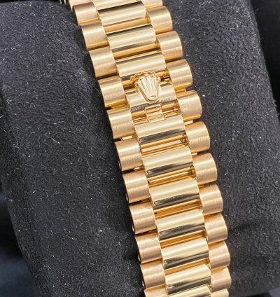 Rolex Day-date 40 New 2023 Unworn Day-date 40 President Yellow Gold Champagne Index Dial Diamond-set Bezel