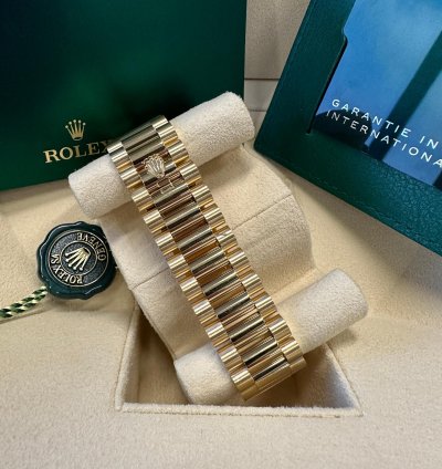 Rolex Day-date 40 New 2023 White Roman Dial Yellow Gold Fluted Bezel Jubilee Bracelet