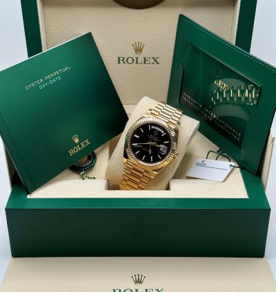 Rolex Day-date 40 New 2024 Black Dial Yellow Gold Fluted Bezel President Bracelet