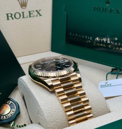 Rolex Day-date 40 New 2024 Black Dial Yellow Gold Fluted Bezel President Bracelet
