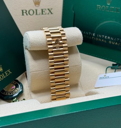 Rolex Day-date 40 New 2024 Black Dial Yellow Gold Fluted Bezel President Bracelet