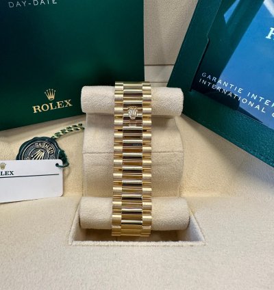 Rolex Day-date 40 New 2024 Black Index Dial Yellow Gold Fluted Bezel President Bracelet