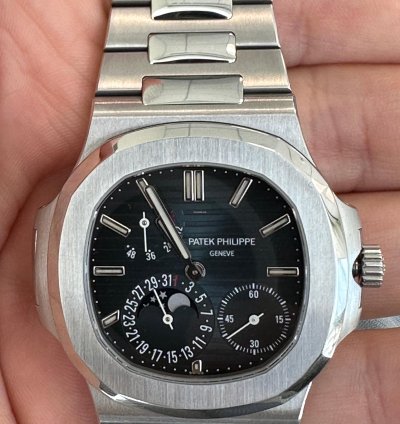 Patek Philippe Nautilus Complete Patek Philippe Nautilus 5712 1a