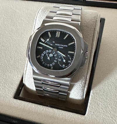 Patek Philippe Nautilus Complete Patek Philippe Nautilus 5712 1a
