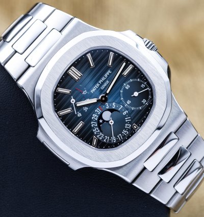 Patek Philippe Nautilus Complete Set Moon Phase Stainless Steel 40mm 5712 1a