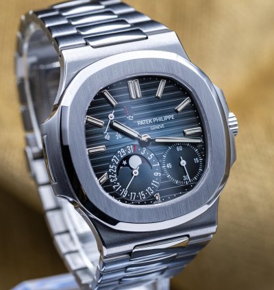 Patek Philippe Nautilus Complete Set Moon Phase Stainless Steel 40mm 5712 1a