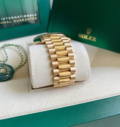 Rolex Day-date 40 New 2024 Green Dial Yellow Gold President 228238 Fluted Bezel