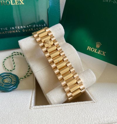 Rolex Day-date 40 New 2024 Green Dial Yellow Gold President 228238 Fluted Bezel