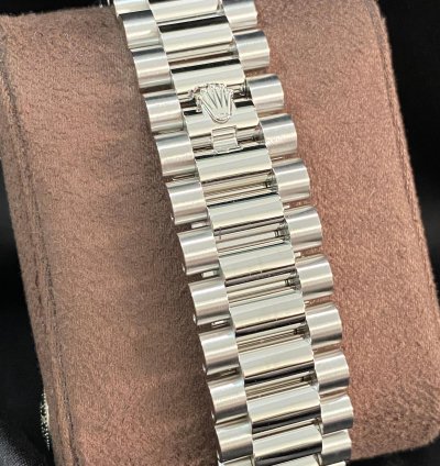 Rolex Day-date 40 New 2024 Unworn Day-date 40 Platinum President Ice Blue Roman Dial 228236 Complete Set