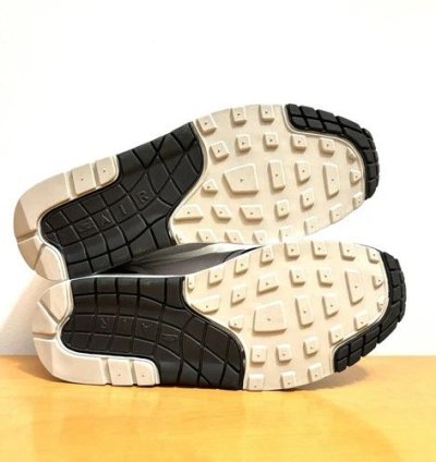 1 1 Nike Air Max 1 87 Black White