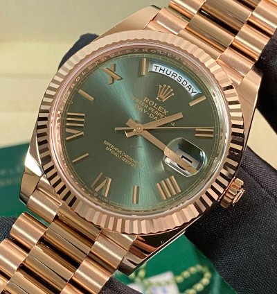 Rolex Day-date 40 New 2024 Unworn Day-date 40 President Rose Gold Olive Green Roman Dial 228235 Full Set