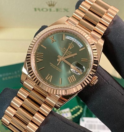Rolex Day-date 40 New 2024 Unworn Day-date 40 President Rose Gold Olive Green Roman Dial 228235 Full Set
