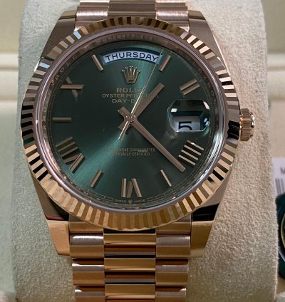 Rolex Day-date 40 New 2024 Unworn Day-date 40 President Rose Gold Olive Green Roman Dial 228235 Full Set
