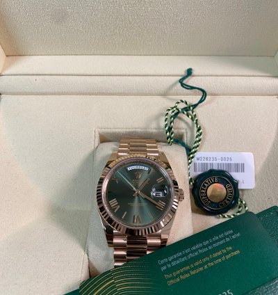 Rolex Day-date 40 New 2024 Unworn Day-date 40 President Rose Gold Olive Green Roman Dial 228235 Full Set