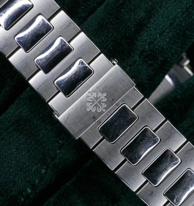Patek Philippe Nautilus Full Set Excellent Nautilus Jumbo Power Reserve Comet 42mm Black Dial 3710 1a-001