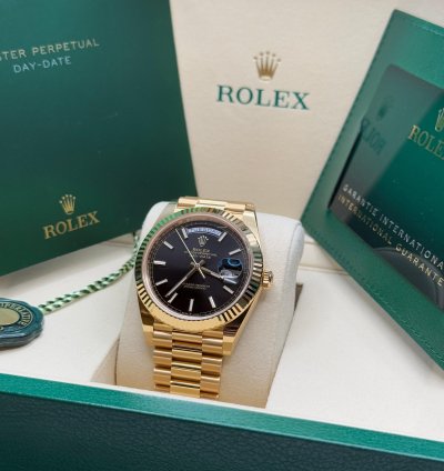 Rolex Day-date 40 New 2025 Black Dial Yellow Gold Fluted Bezel President Bracelet