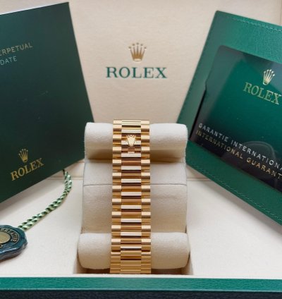 Rolex Day-date 40 New 2025 Black Dial Yellow Gold Fluted Bezel President Bracelet
