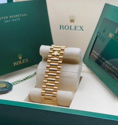 Rolex Day-date 40 New 2025 Black Dial Yellow Gold Fluted Bezel President Bracelet