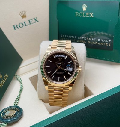 Rolex Day-date 40 New 2025 Black Dial Yellow Gold Fluted Bezel President Bracelet