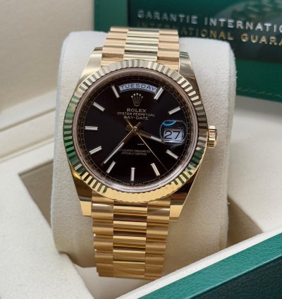 Rolex Day-date 40 New 2025 Black Dial Yellow Gold Fluted Bezel President Bracelet
