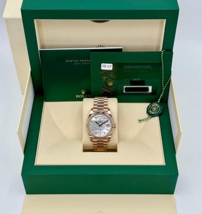 Rolex Day-date 40 New 2025 Day-date 40mm 228235 Presidential Rose Gold Mop Diamond Baguette Dial