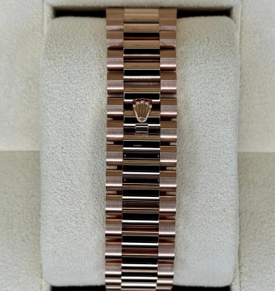 Rolex Day-date 40 New 2025 Day-date 40mm 228235 Presidential Rose Gold Mop Diamond Baguette Dial