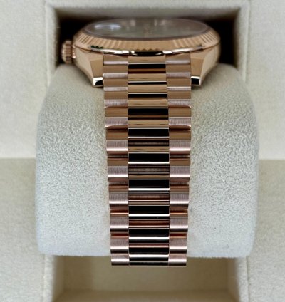 Rolex Day-date 40 New 2025 Day-date 40mm 228235 Presidential Rose Gold Mop Diamond Baguette Dial
