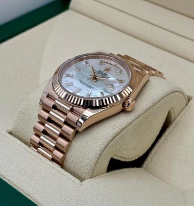 Rolex Day-date 40 New 2025 Day-date 40mm 228235 Presidential Rose Gold Mop Diamond Baguette Dial