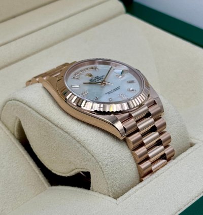Rolex Day-date 40 New 2025 Day-date 40mm 228235 Presidential Rose Gold Mop Diamond Baguette Dial