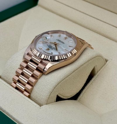 Rolex Day-date 40 New 2025 Day-date 40mm 228235 Presidential Rose Gold Mop Diamond Baguette Dial
