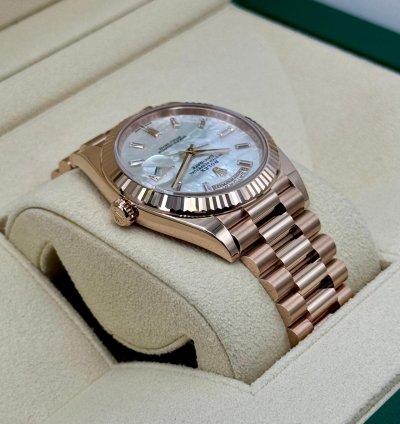 Rolex Day-date 40 New 2025 Day-date 40mm 228235 Presidential Rose Gold Mop Diamond Baguette Dial