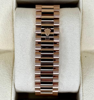 Rolex Day-date 40 New 2025 Day-date 40mm 228235 Rose Gold Chocolate Baguette Dial