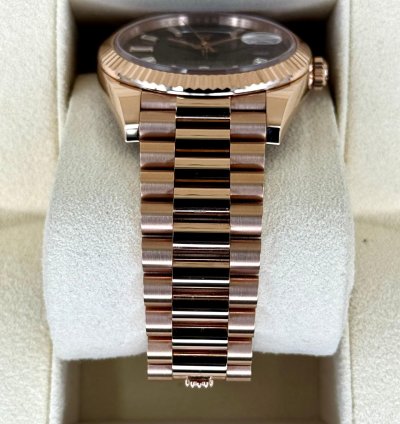 Rolex Day-date 40 New 2025 Day-date 40mm 228235 Rose Gold Chocolate Baguette Dial