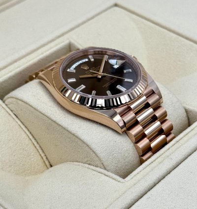 Rolex Day-date 40 New 2025 Day-date 40mm 228235 Rose Gold Chocolate Baguette Dial
