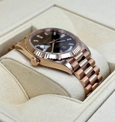 Rolex Day-date 40 New 2025 Day-date 40mm 228235 Rose Gold Chocolate Baguette Dial