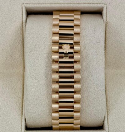 Rolex Day-date 40 New 2025 Day-date 40mm 228238 Mother Of Pearl Diamond Dial