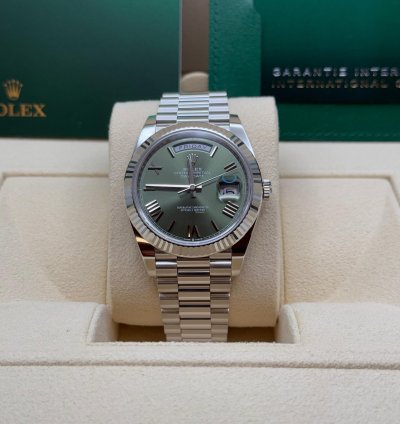 Rolex Day-date 40 New 2025 Olive Green Roman Dial Fluted Bezel Platinum President Bracelet