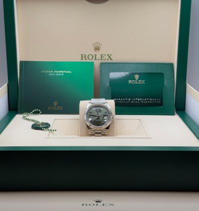 Rolex Day-date 40 New 2025 Olive Green Roman Dial Fluted Bezel Platinum President Bracelet